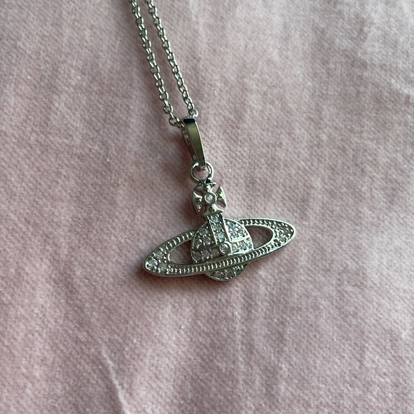 Vivienne Westwood Jewelry - Vivienne Westwood Silver ORB Chain Necklace